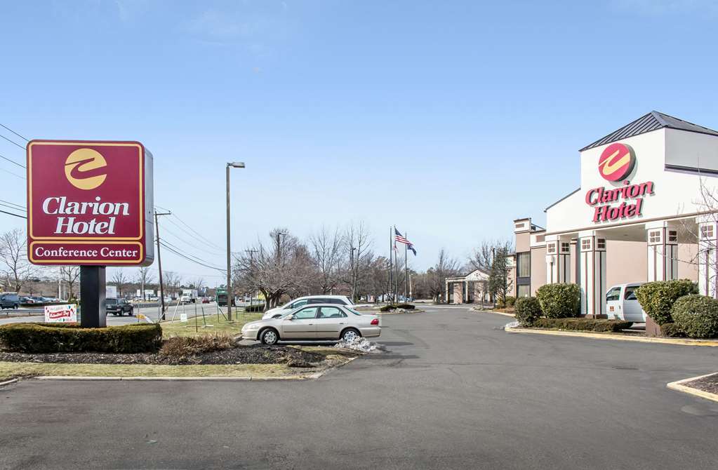 Clarion Hotel & Conference Center Ronkonkoma MacArthur Airport — hotel in Ronkonkoma
