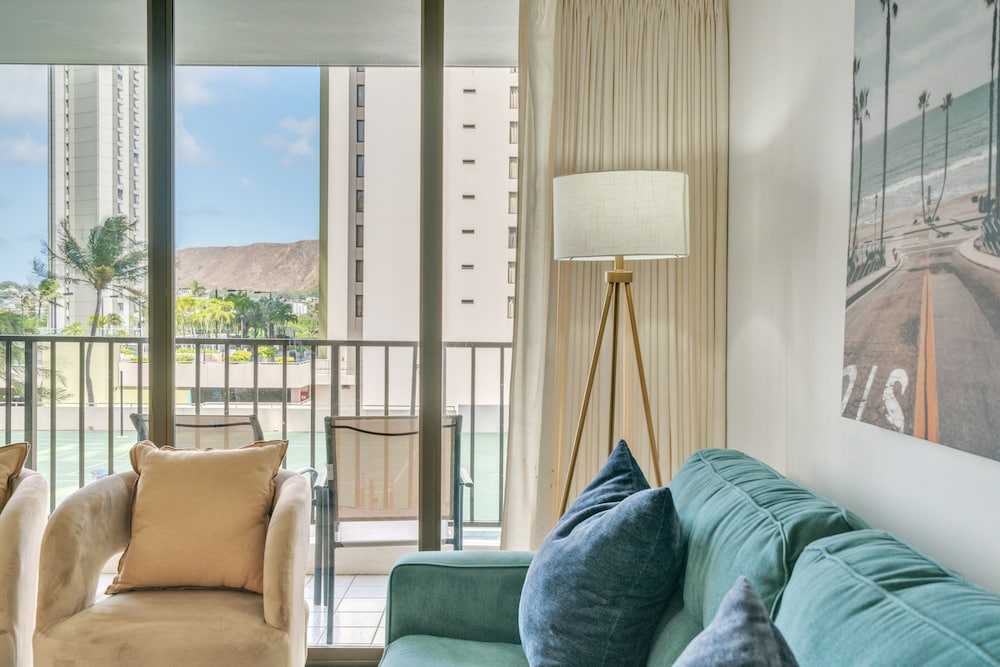 Deluxe Waikiki Condo Pool View FREE Parking & Wi Fi by Koko Resort Vacation Rentals - photo 10