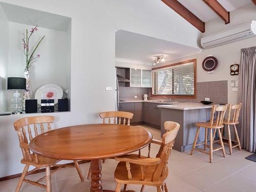 Plattens 2 great duplex so close to the water — 4-Star Luxury Hotel in Hawks Nest, Australia