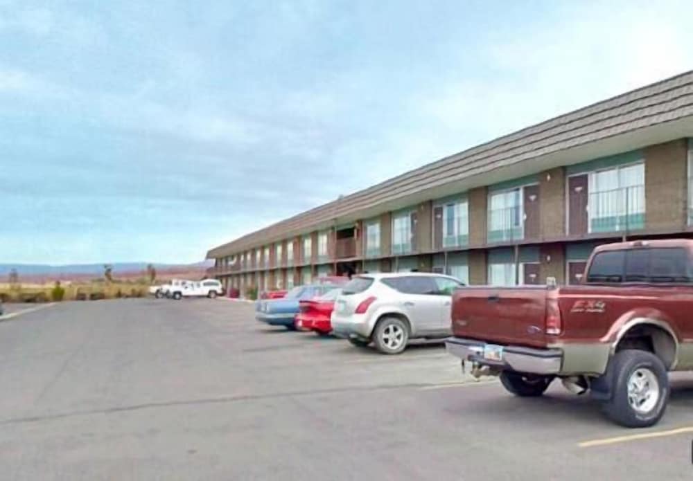 Americas Best Value Inn Roosevelt Ballard - photo 18