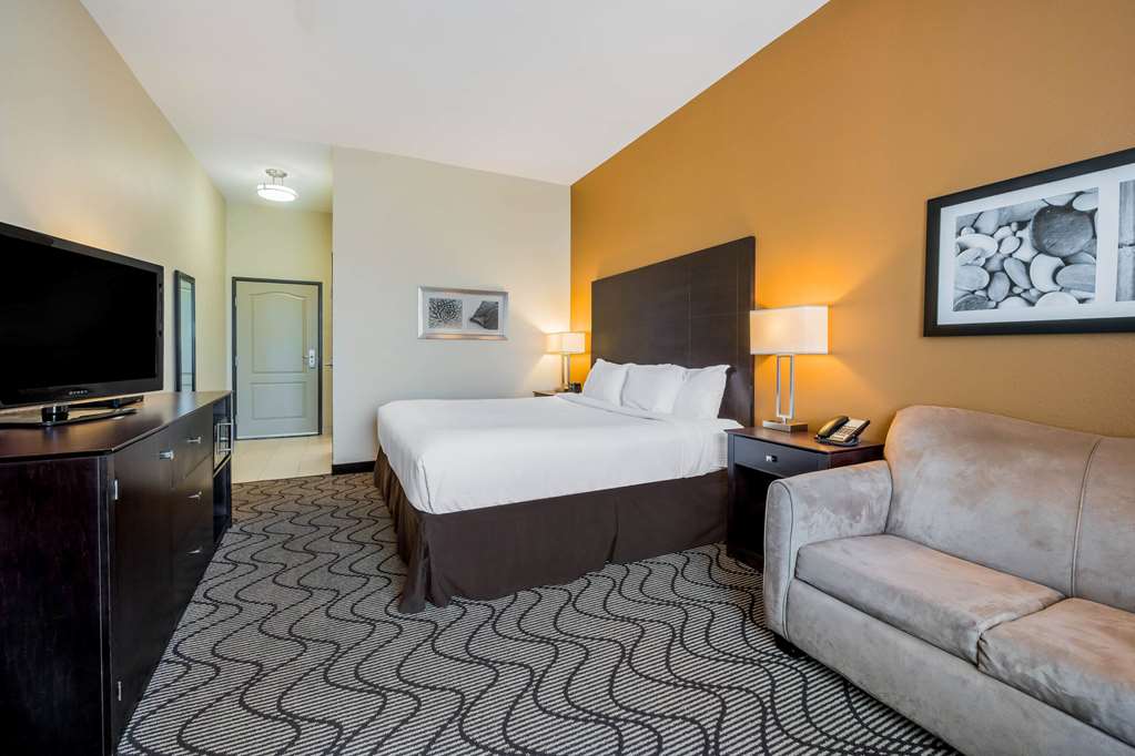 La Quinta Inn & Suites by Wyndham Marshall - photo 25