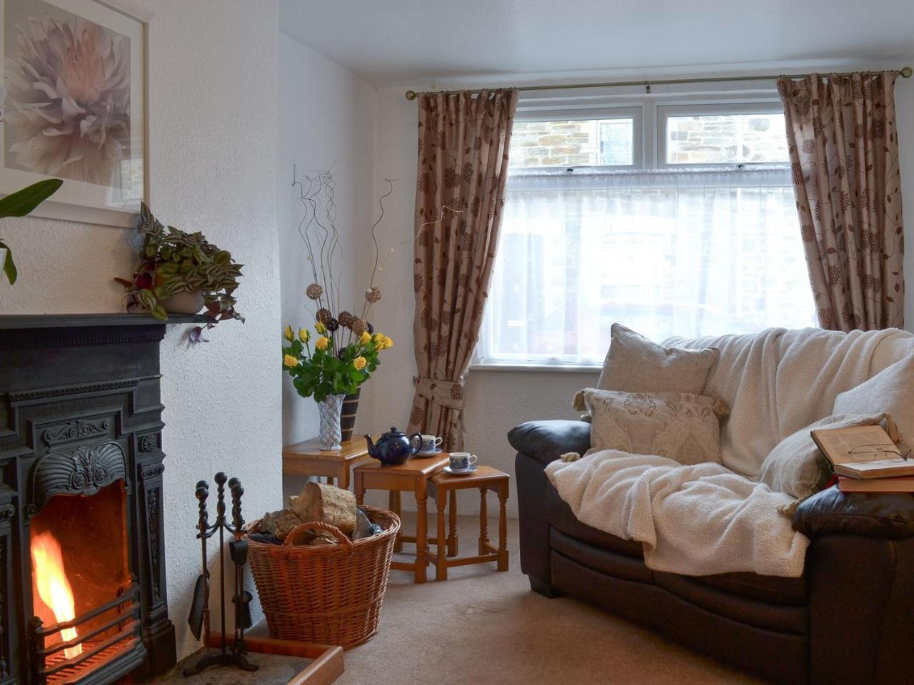 Bridgend Cottage — 4-Star Luxury Hotel in Lostwithiel, United Kingdom