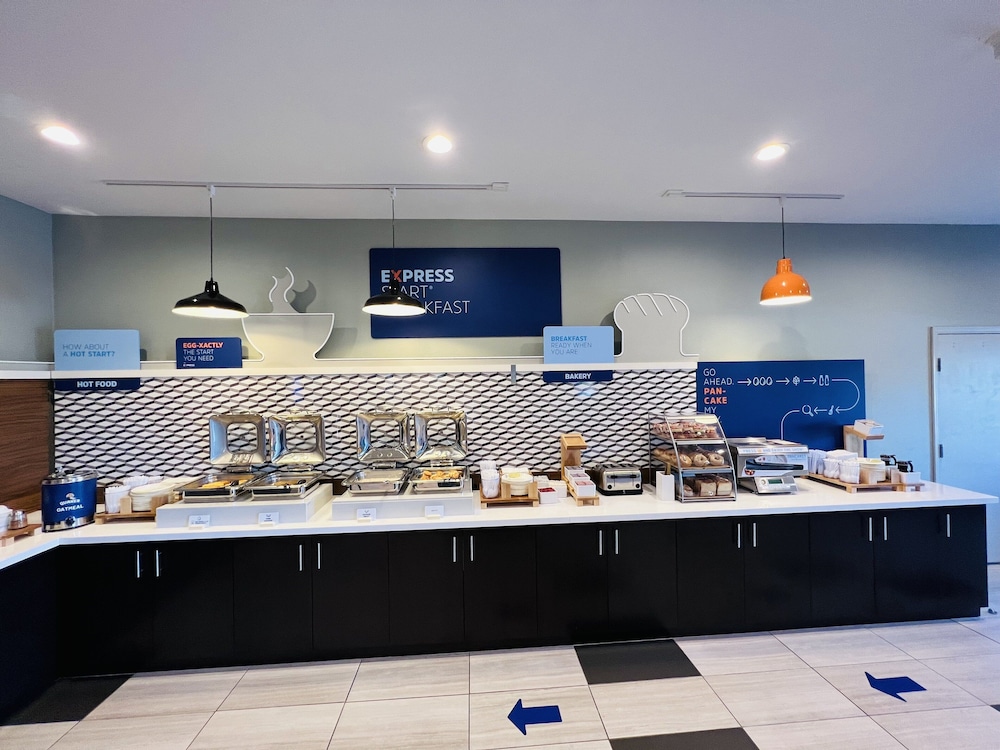 Holiday Inn Express & Suites Salinas by IHG - photo 33