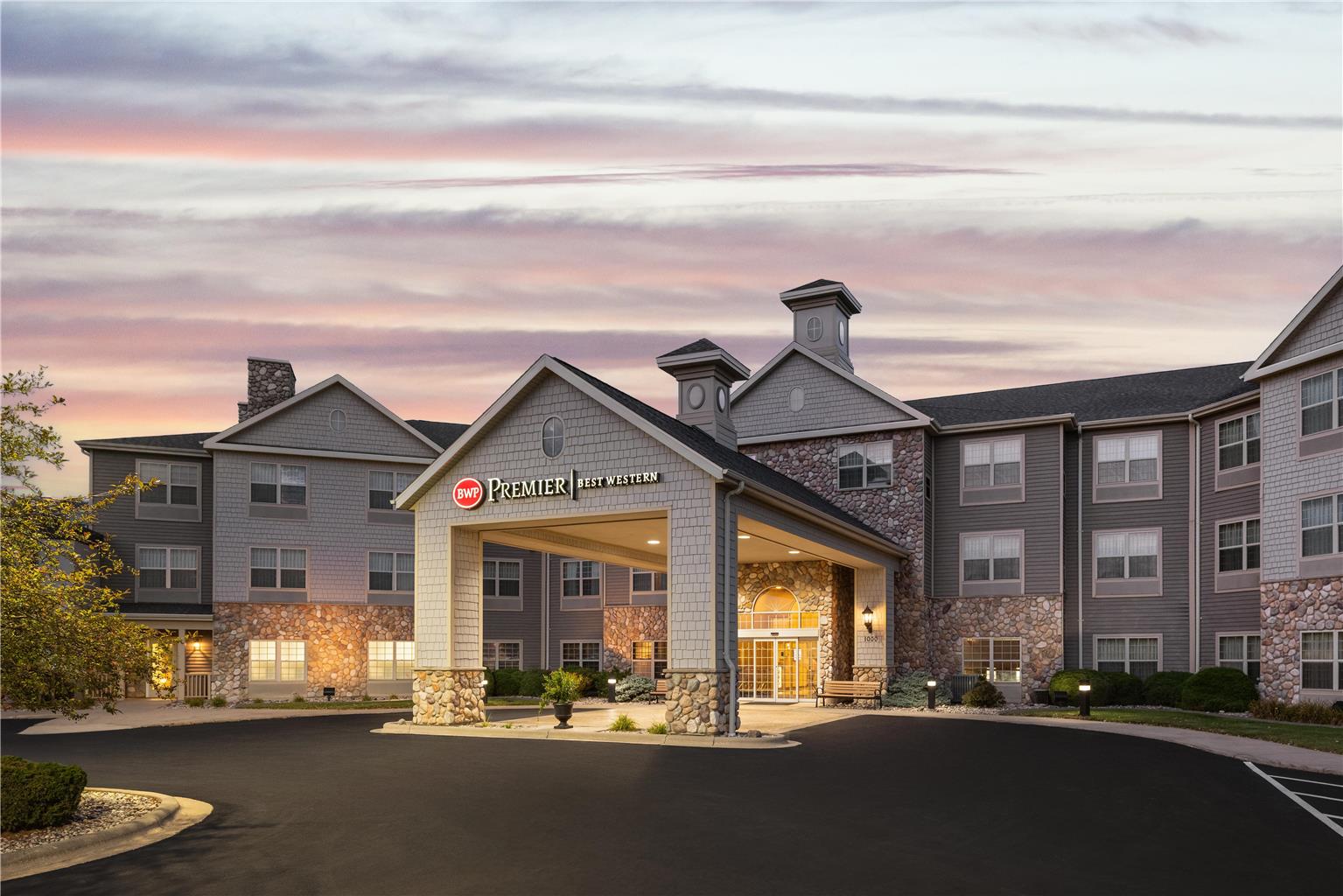 Best Western Premier Bridgewood Resort Hotel in Neenah, United States
