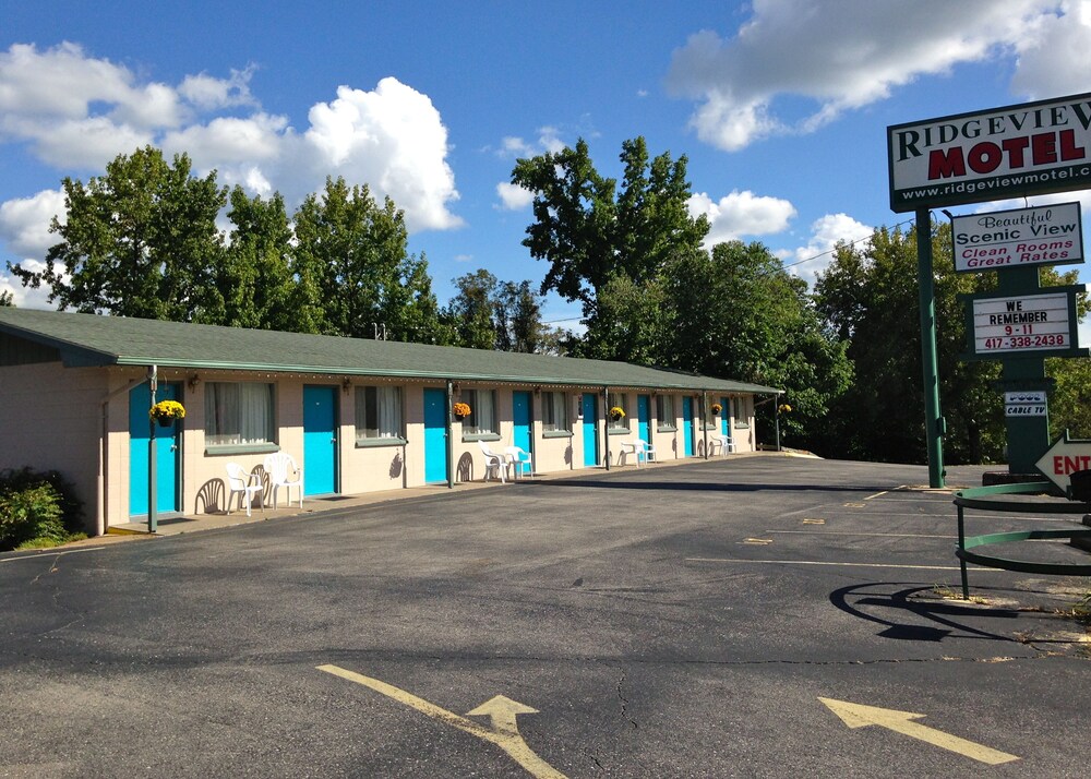 RidgeView Motel - carbon neutral hotel in Branson
