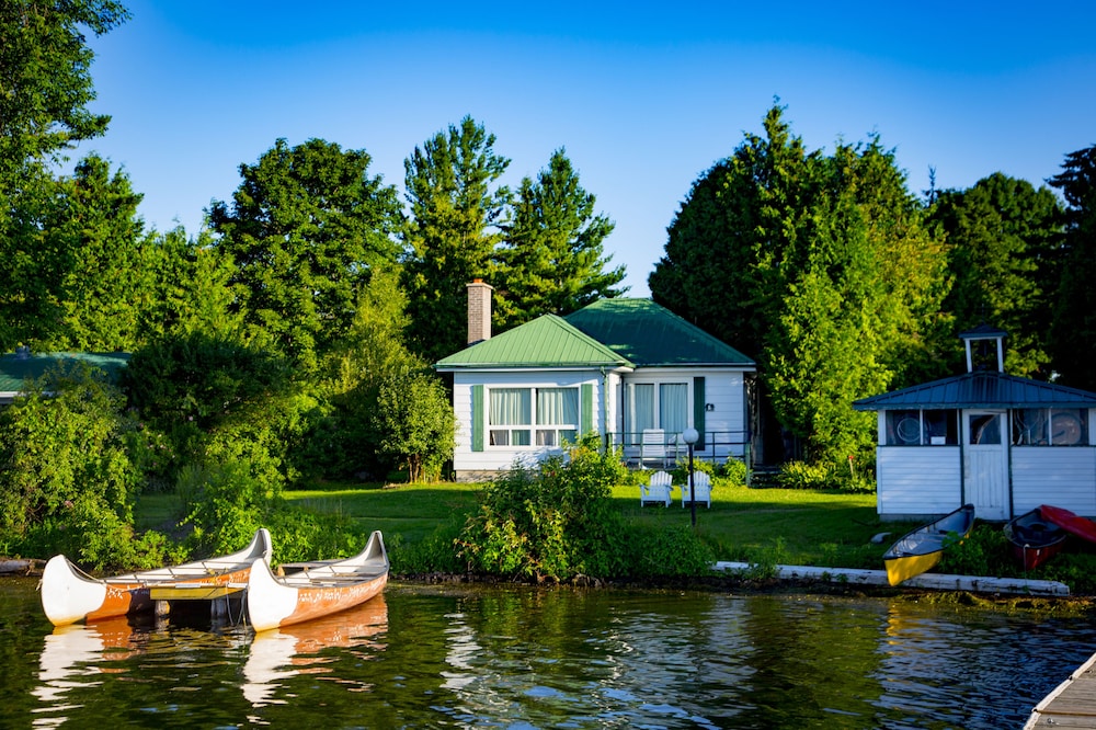 Elmhirst’s Resort On a lake in Peterborough, Canada