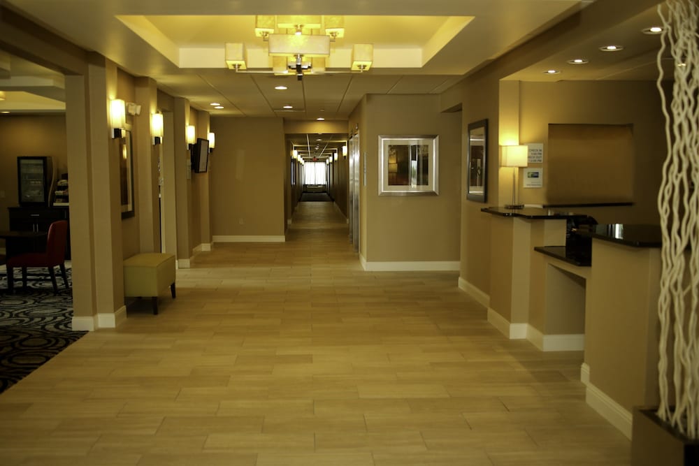 Holiday Inn Express Hotel & Suites Marion Northeast by IHG - photo 25