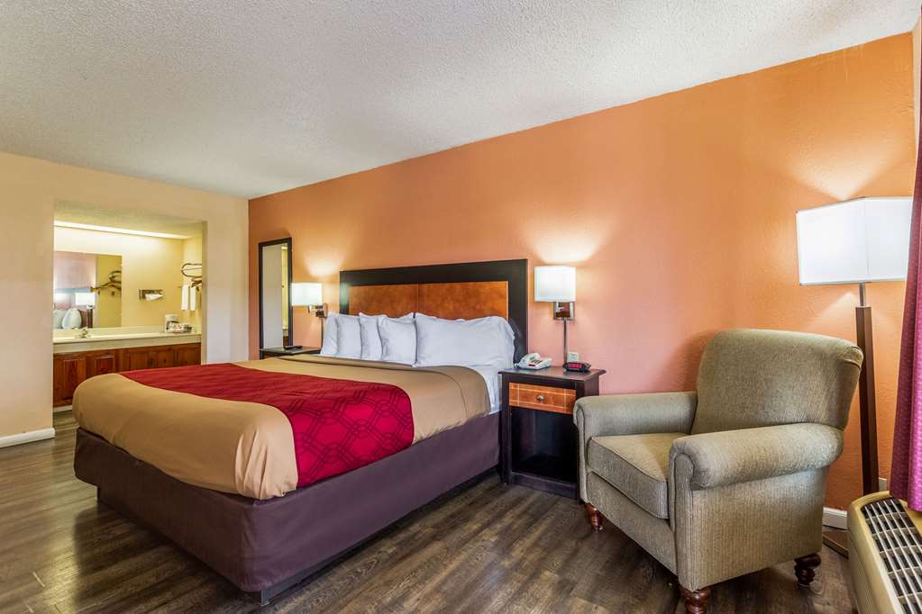 Econo Lodge Rocky Top - photo 13
