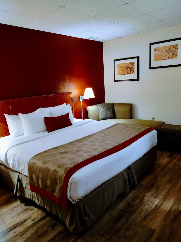 Ramada by Wyndham Albert Lea - photo 41