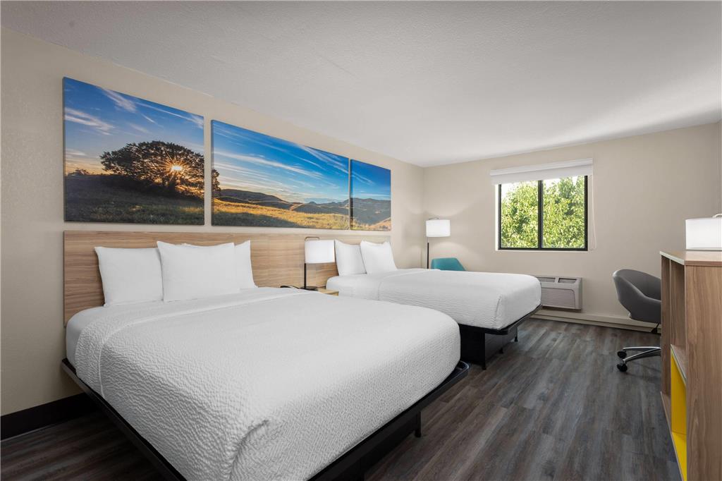 Days Inn and Suites by Wyndham Hammond IN - photo 23