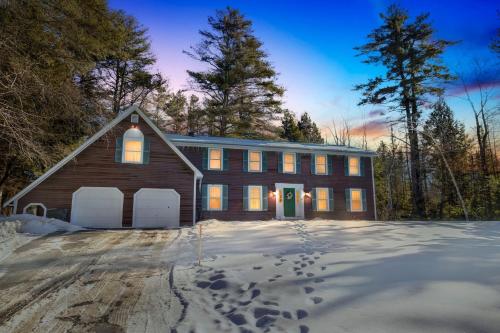 19 Mile Bay Tuftonboro Lake Winnipesaukee 4 Bedroom 2 Bath Pet Friendly fee applies — 4-Star Luxury Hotel in Tuftonboro, United States