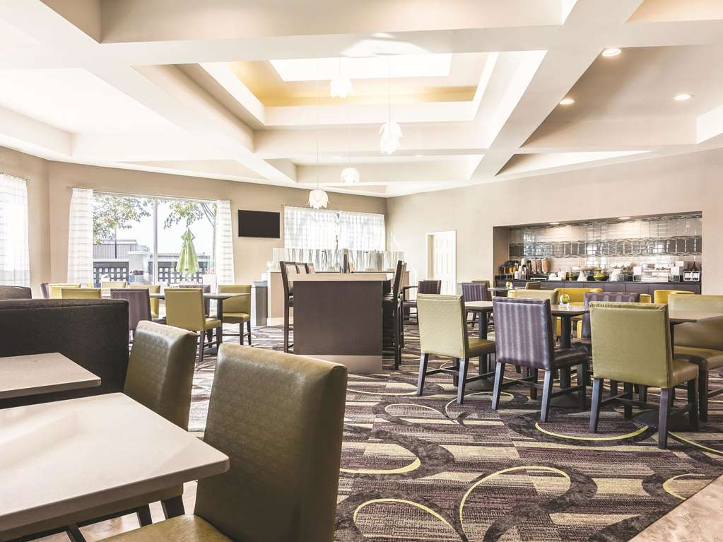 La Quinta Inn & Suites by Wyndham Shreveport Airport - photo 43