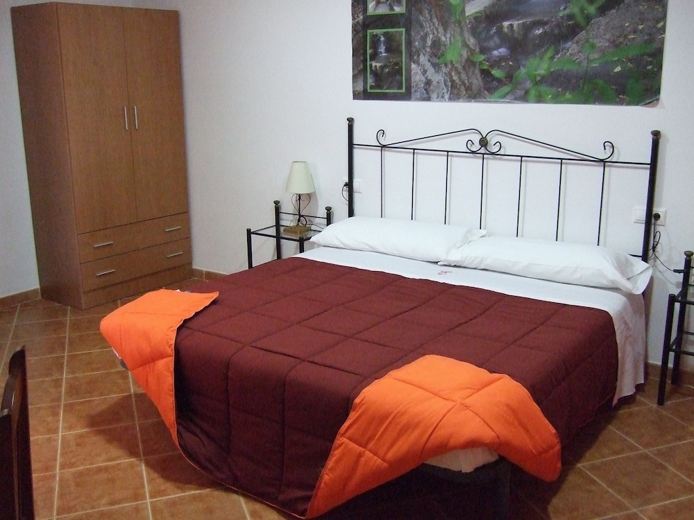 Casa Rural Entresierras — 4-Star Luxury Hotel in Beires, Spain