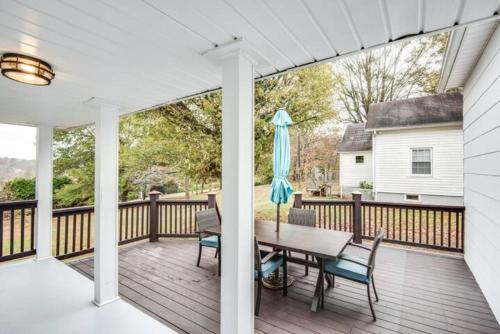 Southern Charm Cottage — 4-Star Luxury Hotel in Hickory, United States
