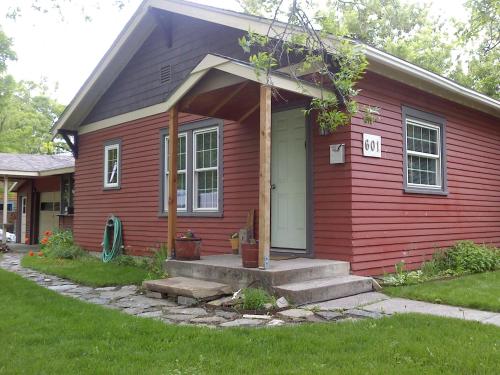 Exquisitely Remodeled With Hot Tub Walk To Main St in Bozeman, United States