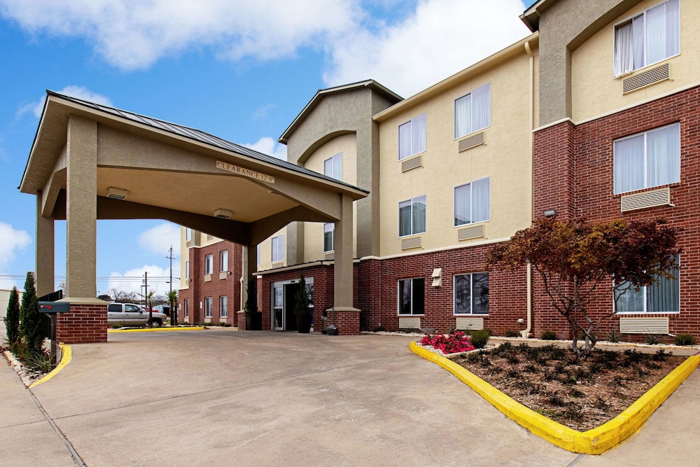 Comfort Inn and Suites Fredericksburg - featured photo