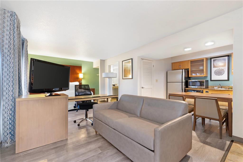 MainStay Suites St. Louis Galleria - photo 18