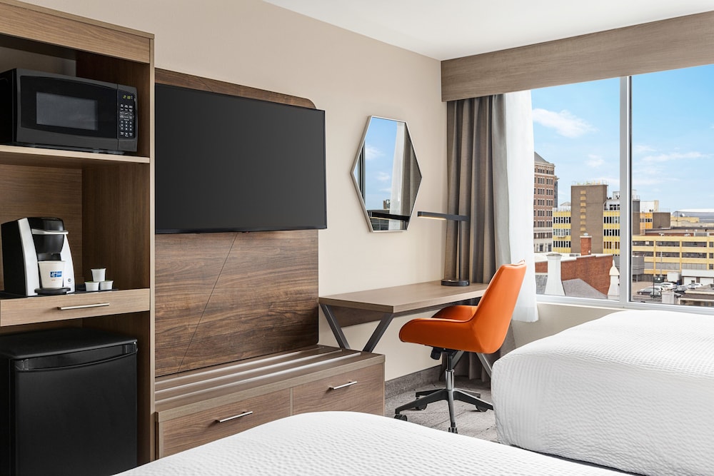 Holiday Inn Express & Suites Evansville Downtown By IHG - photo 22