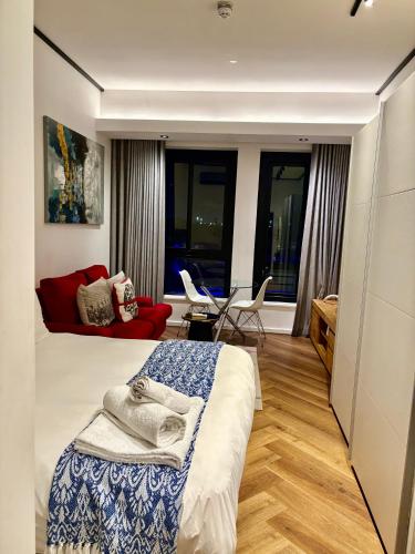 Bridgewater One Luxury Apartment