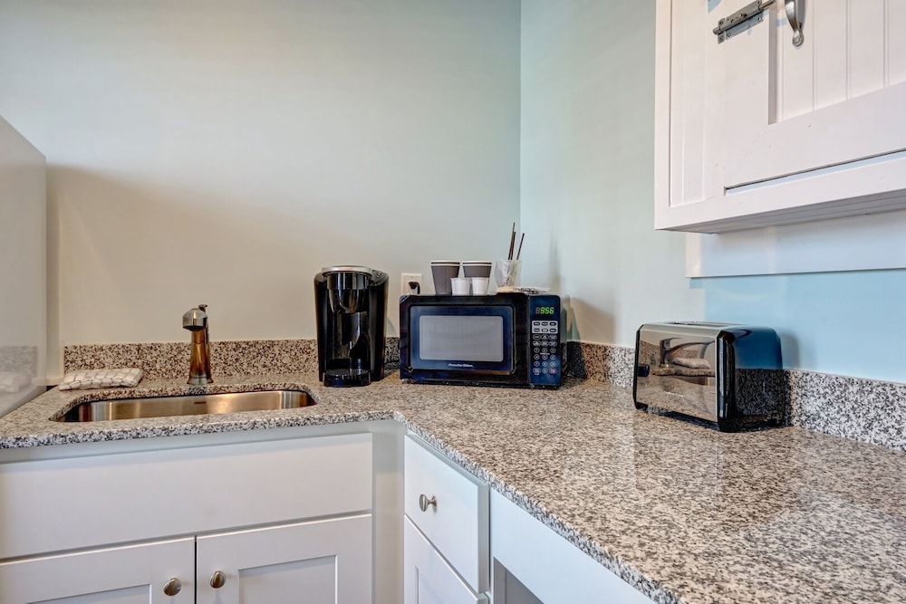 Loggerhead Inn and Suites - photo 52