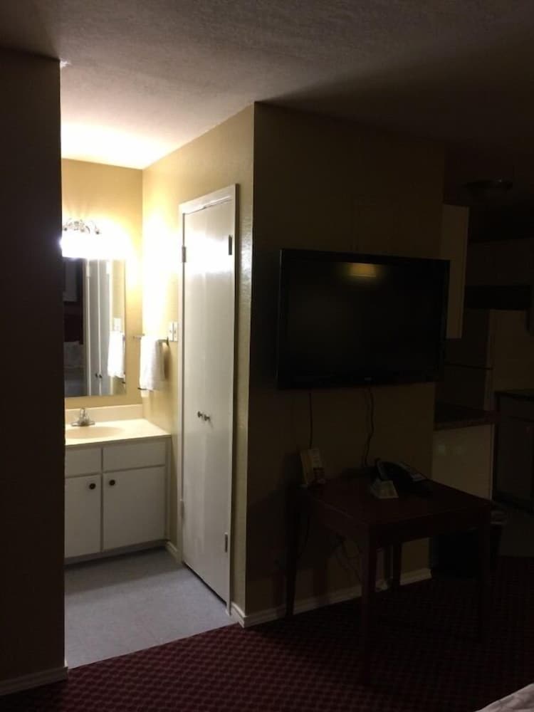 Ranch House Inn and Suites - photo 30