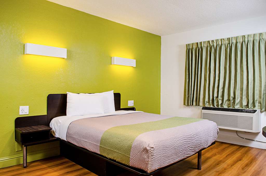 Motel 6 Modesto CA Downtown - photo 14