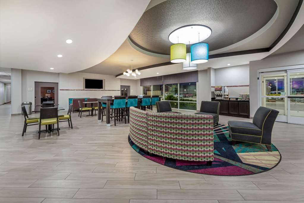 La Quinta Inn & Suites by Wyndham Houston Humble Atascocita - photo 6
