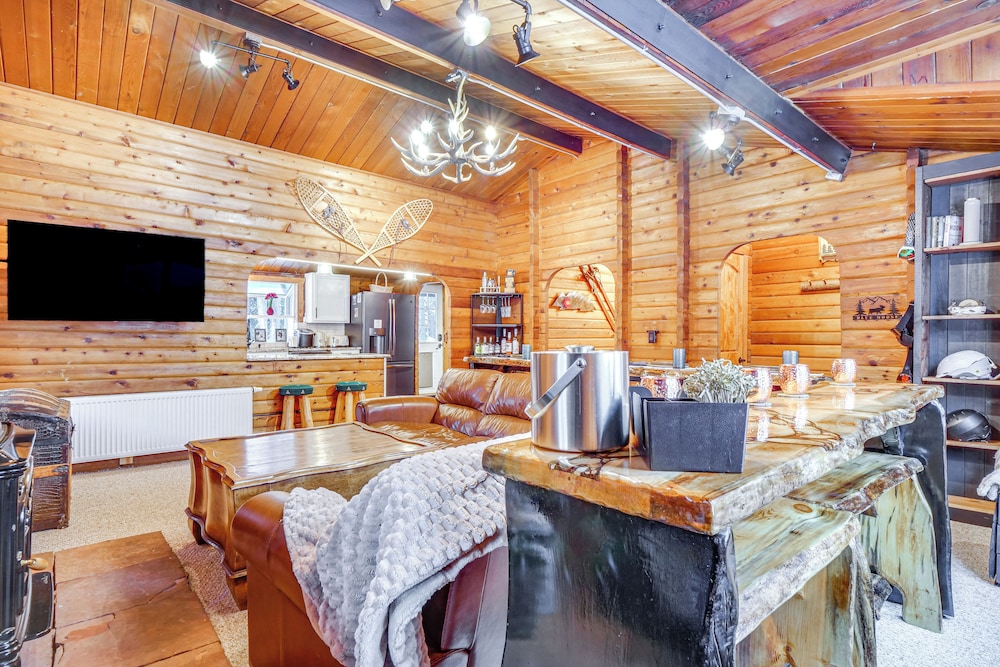5 Mi to Breckenridge Ski Resort: Cozy Wood Cabin - photo 3