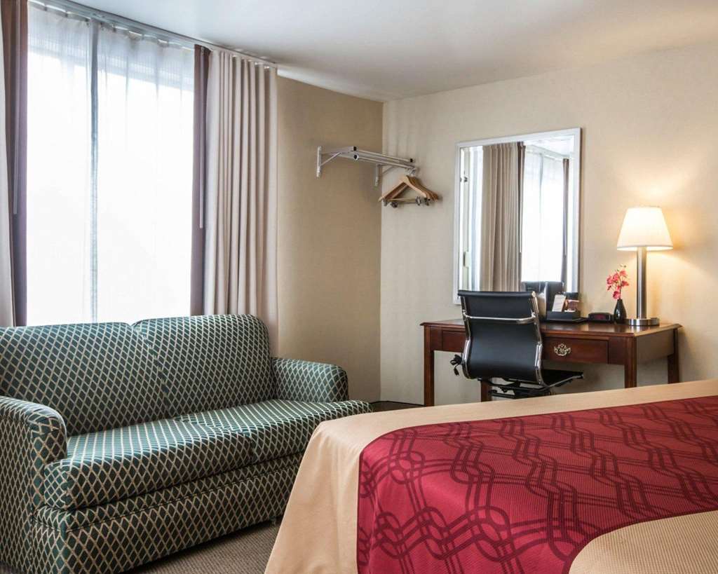 Econo Lodge Lake Region - photo 8