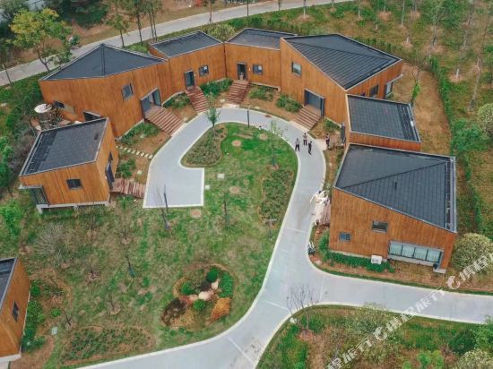 Guangshan wooden house B & B in Zishui, People's Republic of China