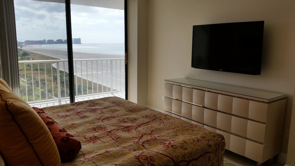 South Seas Tower 3 1009 - photo 3