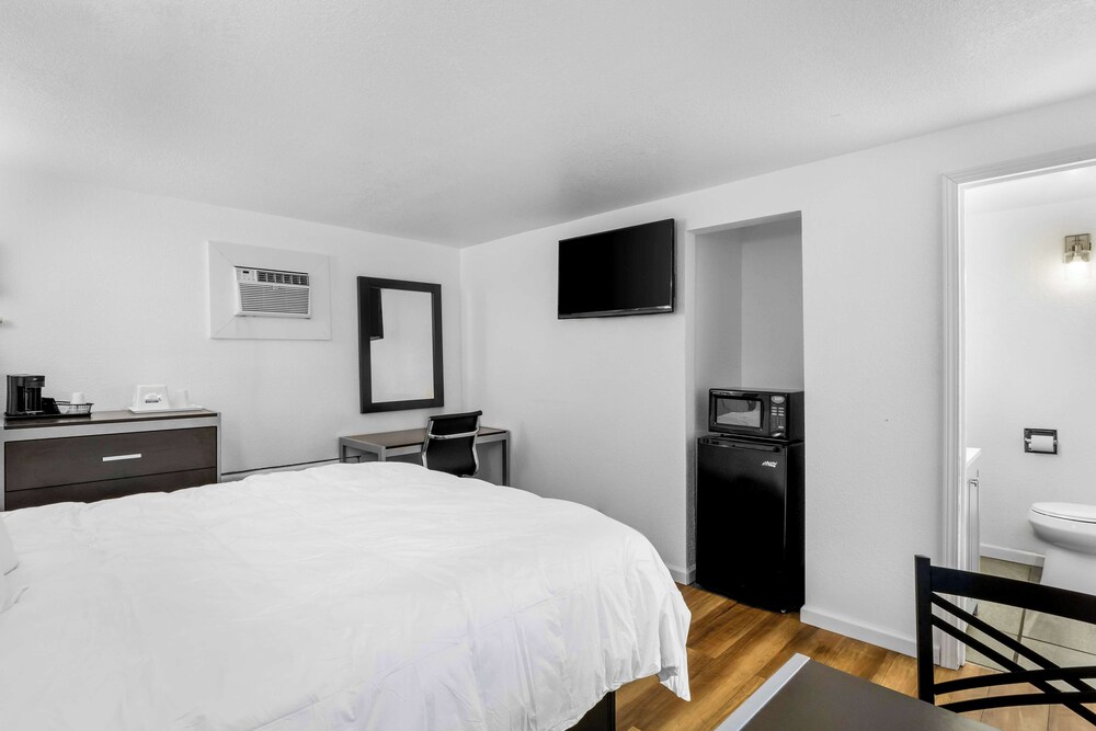 Americas Best Value Inn Jonesville Hillsdale - photo 13
