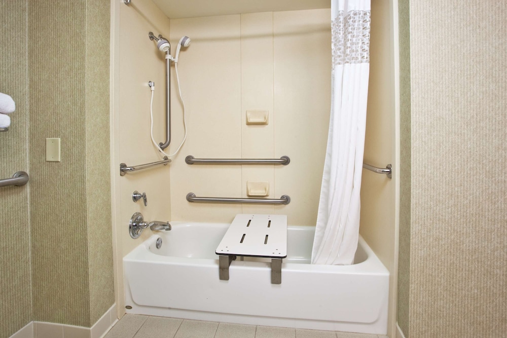 Hampton Inn Clifton Park - photo 21