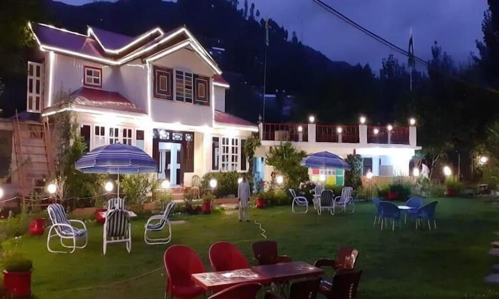 Jungle Inn - carbon neutral hotel in Thal