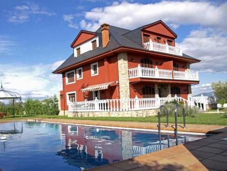Hotel Rural Lacelo — 4-Star Luxury Hotel in Villadecanes, Spain