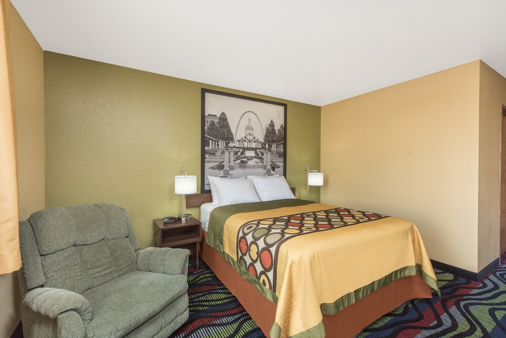 Super 8 by Wyndham Farmington - photo 5