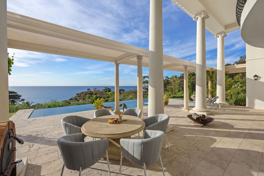 The Bay Crest Manor Views Pool Beach — Mount Eliza — photo 3