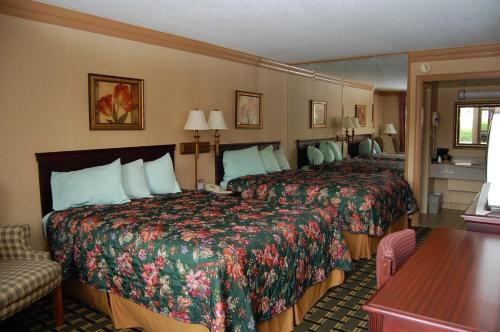 Executive Inn and Suites Springdale - photo 34