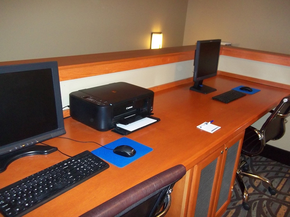 Holiday Inn Express & Suites Winner by IHG - photo 26