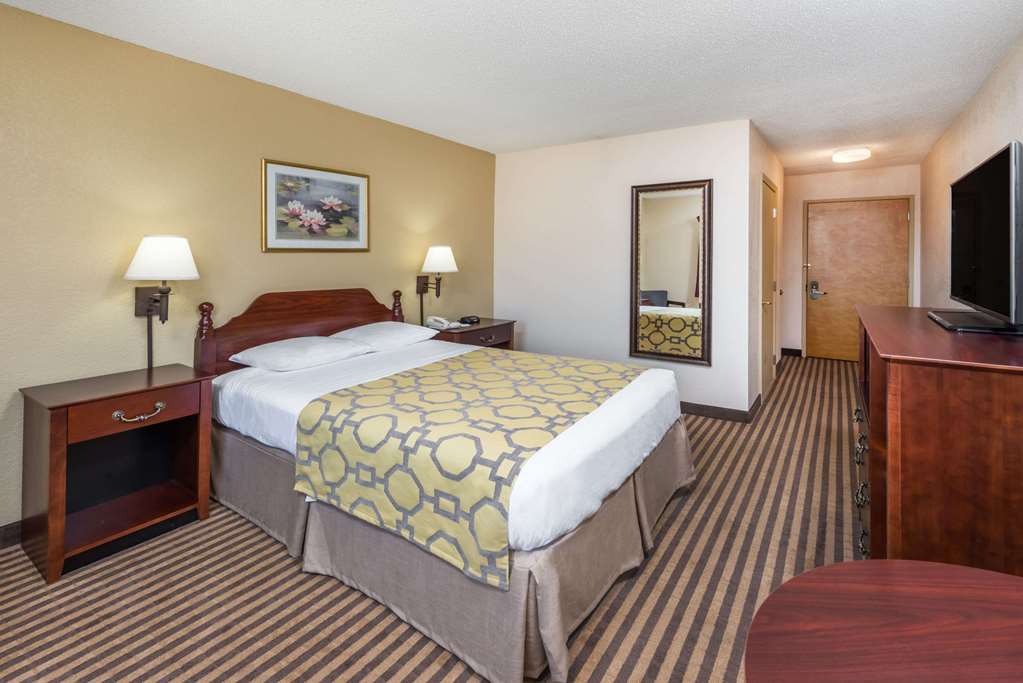 Baymont by Wyndham Metropolis - photo 7
