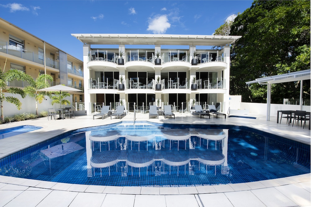Sandcastles Noosa — 4-Star Luxury Hotel in Noosa Heads, Australia
