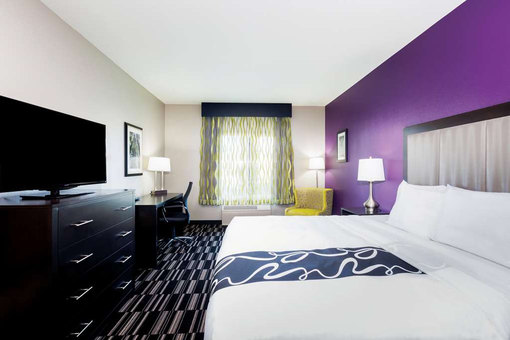 La Quinta Inn & Suites by Wyndham Fairfield Napa Valley - photo 12
