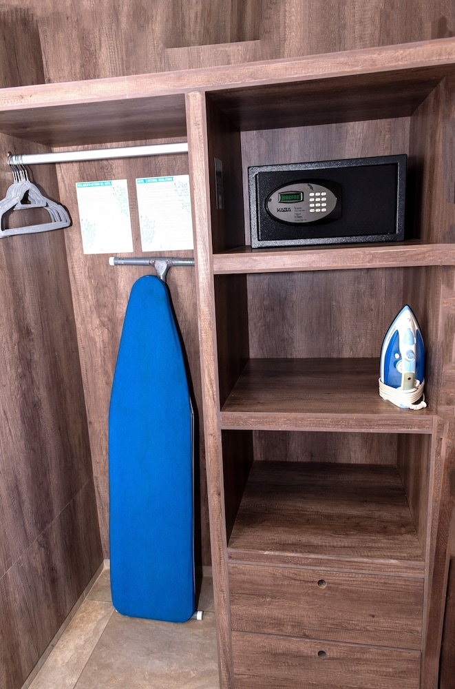 Iron/ironing board