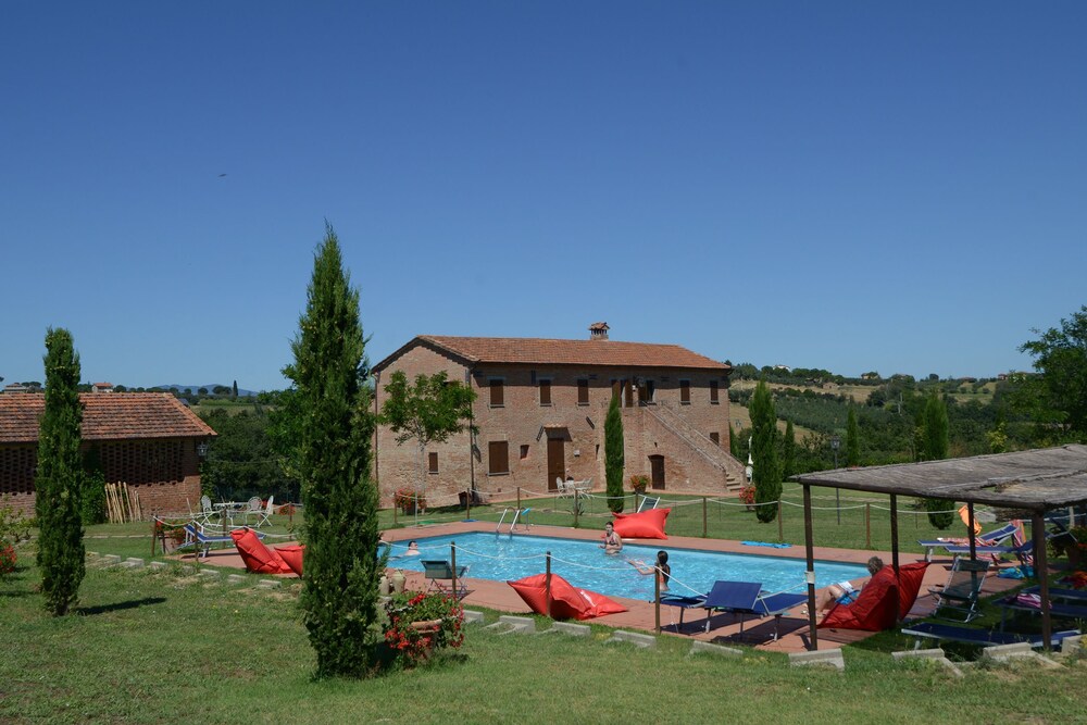 Agriturismi Farina — 4-Star Luxury Hotel in Castiglione Del Lago, Italy