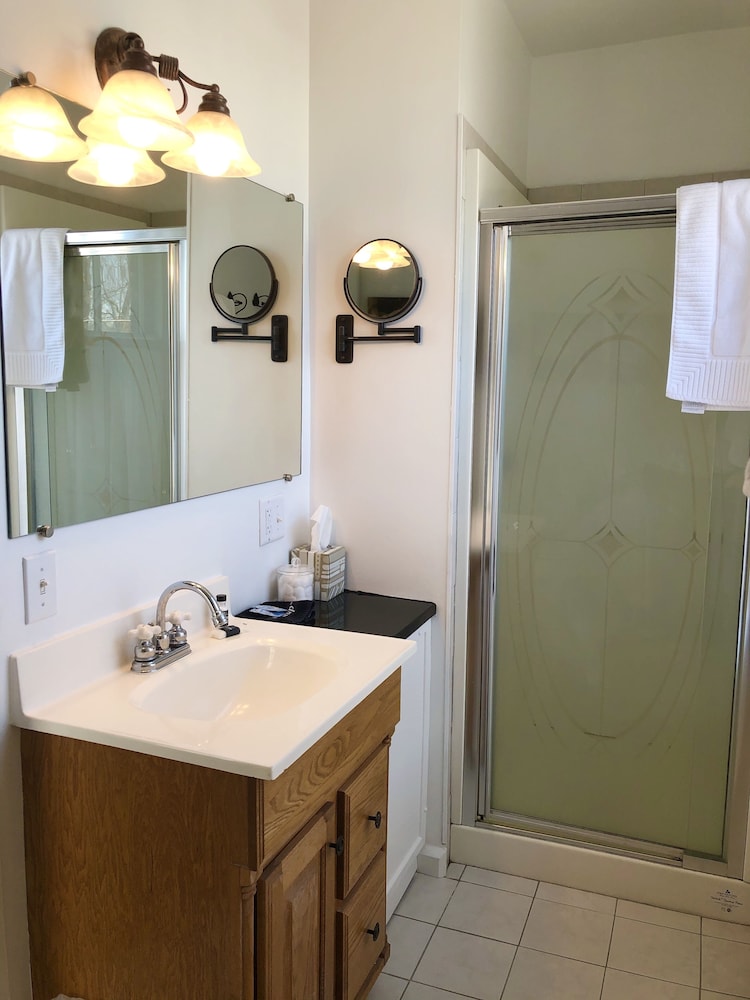 Rogues Harbor Inn - photo 36