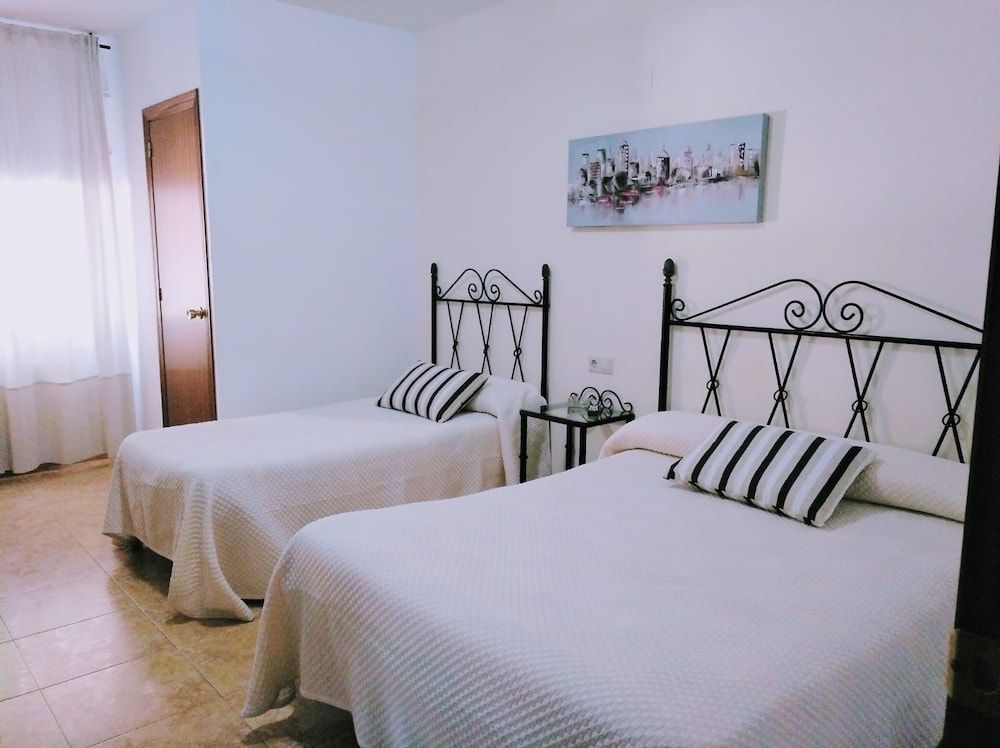 Pensión Cuadrado - last minute hotel in Seron