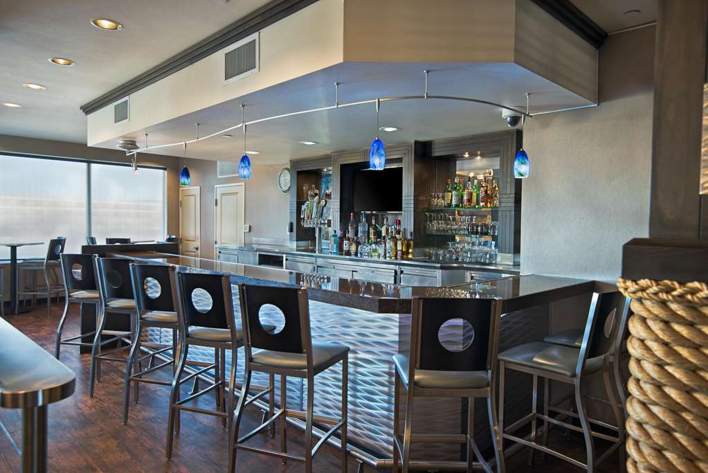 Oxford Suites Silverdale - photo 5