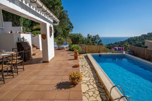 Villa Alpago Piscina Privada Vistas Mar Aire Acondicionado — 4-Star Luxury Hotel in Tossa De Mar, Spain