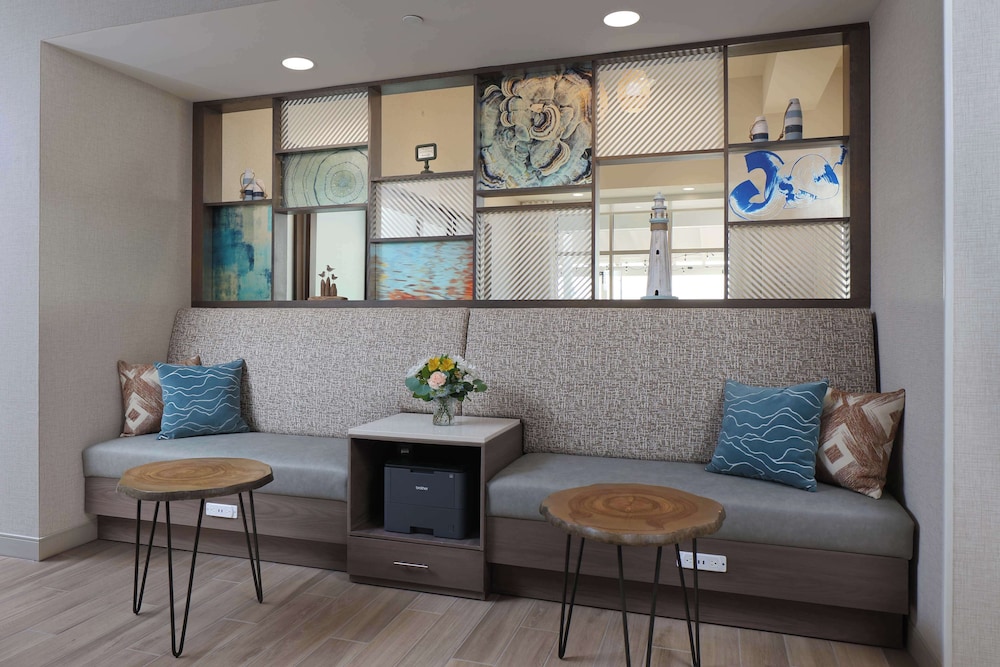 Hampton Inn & Suites Manistee Waterfront - photo 44