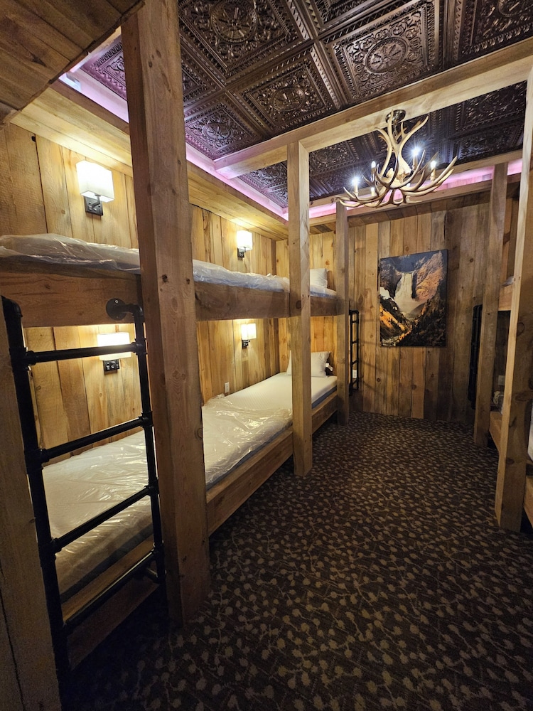 Eaglescape Suites and Event Center - photo 13
